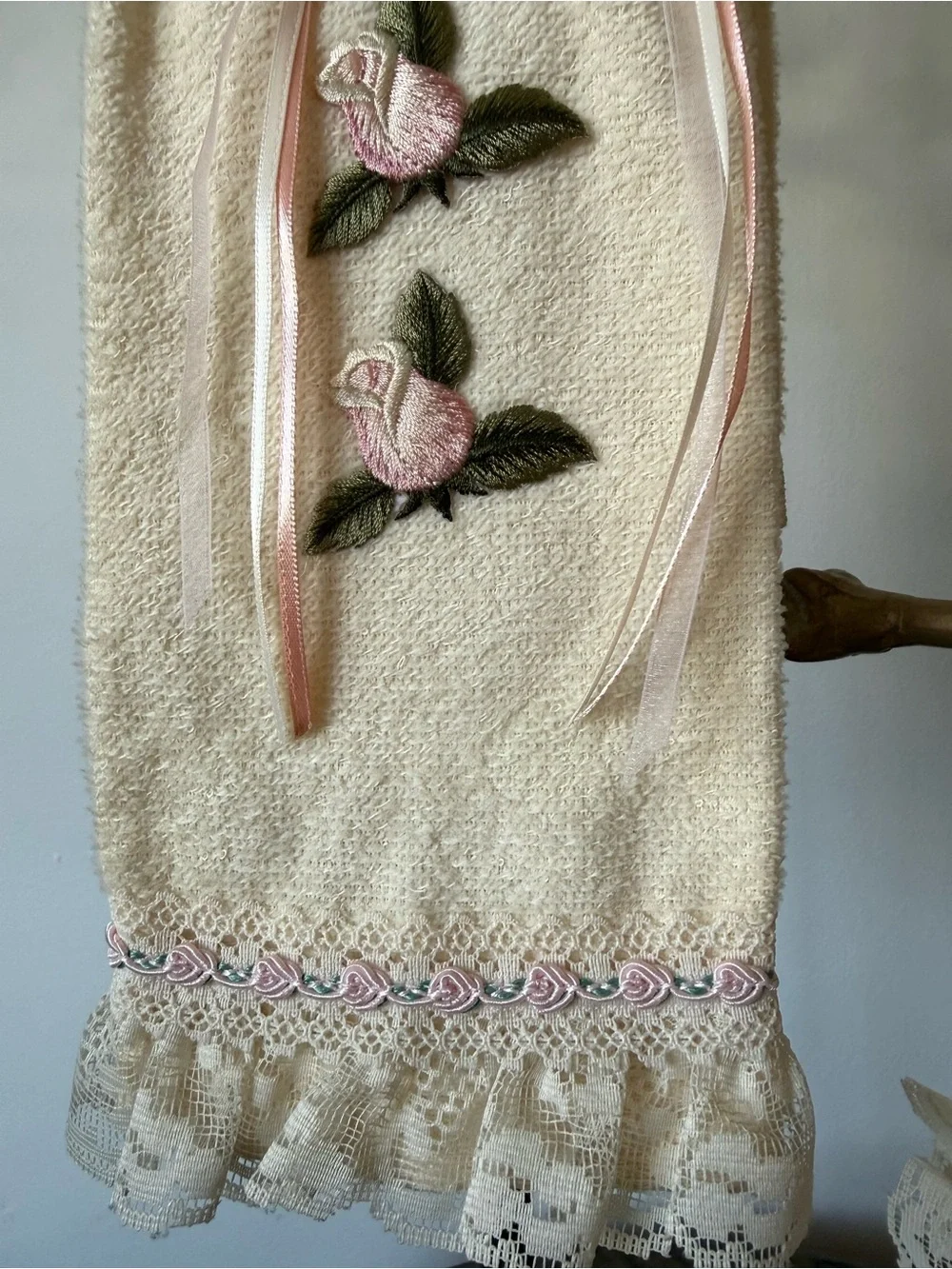 🌹Hand Crafted Ivory and Pink Floral Hand Towel and Spare Toilet Paper Holder 🌹
